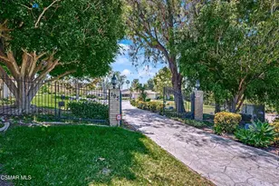 195 Avocado Pl, Camarillo, CA 93010 - Photo 2