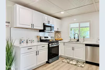 21 Poinsettia Gardens Drive #21, Ventura, CA 93004 - Photo 12
