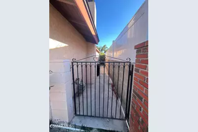 23020 Posada Drive, Valencia, CA 91354 - Photo 22