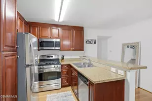 5530 Owensmouth Ave, Woodland Hills, CA 91367 - Photo 10