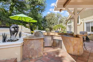24587 Lola Ln, Newhall, CA 91321 - Photo 10