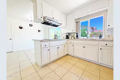 2401 El Portal Way, Oxnard, CA 93035 - Photo 8
