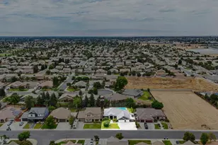 12407 Trackside Dr, Bakersfield, CA 93312 - Photo 46