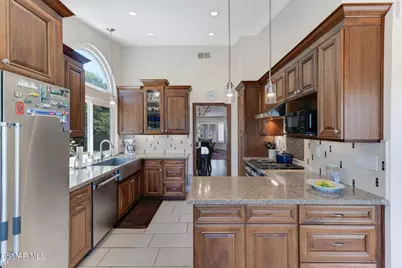 674 Azure Hills Drive, Simi Valley, CA 93065 - Photo 16