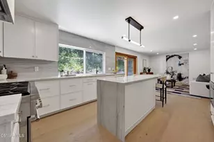 22460 Cairnloch St, Calabasas, CA 91302 - Photo 8