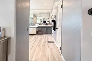 215 Southcrest Pl, Simi Valley, CA 93065 - Photo 36