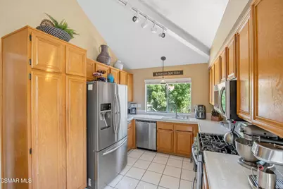 275 Ridgeton Lane #B, Simi Valley, CA 93065 - Photo 14