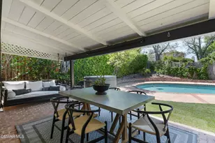 22438 Venido Rd, Woodland Hills, CA 91364 - Photo 18