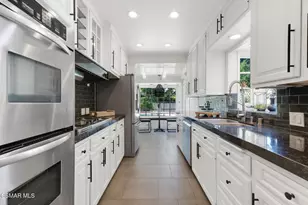 22438 Venido Rd, Woodland Hills, CA 91364 - Photo 4