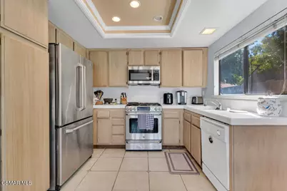 596 Via Novella, Oak Park, CA 91377 - Photo 8