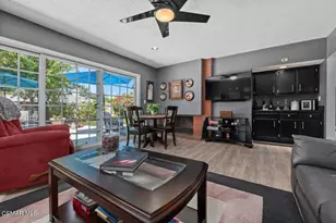 17701 Corinthian Dr, Encino, CA 91316 - Photo 2