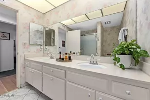17701 Corinthian Dr, Encino, CA 91316 - Photo 24