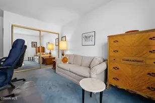 17701 Corinthian Dr, Encino, CA 91316 - Photo 26