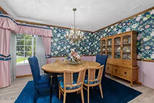 17701 Corinthian Dr, Encino, CA 91316 - Photo 12
