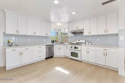 906 Granby Street, Simi Valley, CA 93065 - Photo 10