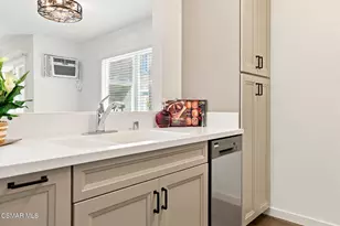 365 Burchett St, Glendale, CA 91203 - Photo 8