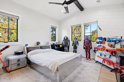 18651 Wells Drive, Tarzana, CA 91356 - Photo 22
