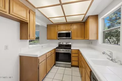 2731 Erringer Road #17, Simi Valley, CA 93065 - Photo 6