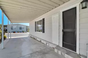 92 Poinsettia Gardens Dr, Ventura, CA 93004 - Photo 38