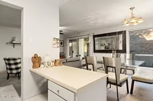 327 Chestnut Hill Ct, Thousand Oaks, CA 91360 - Photo 2