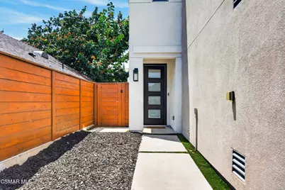 1135 N Commonwealth Avenue, Los Angeles, CA 90029 - Photo 2