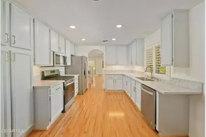 2040 Freesia Avenue, Simi Valley, CA 93063 - Photo 10