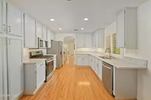 2040 Freesia Ave, Simi Valley, CA 93063 - Photo 10