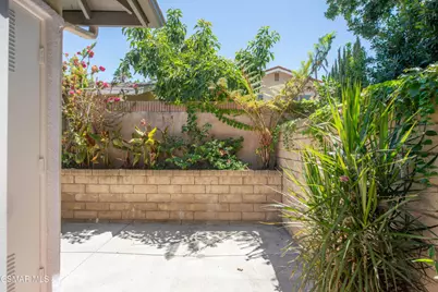 2040 Freesia Avenue, Simi Valley, CA 93063 - Photo 20