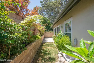2040 Freesia Avenue, Simi Valley, CA 93063 - Photo 34