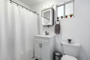 1484 N Rose St, Burbank, CA 91505 - Photo 16