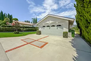 29249 Hillrise Dr, Agoura Hills, CA 91301 - Photo 4