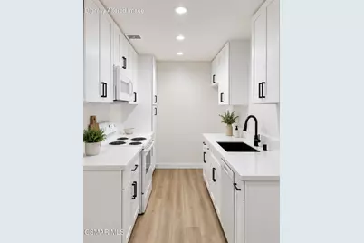 5400 Newcastle Avenue #68, Encino, CA 91316 - Photo 1