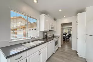 16150 Village 16 Dr, Camarillo, CA 93012 - Photo 12