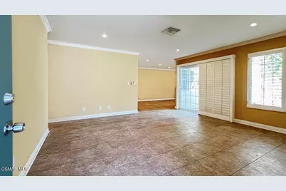 6501 Vanalden Avenue #6, Reseda, CA 91335 - Photo 4