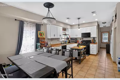 458 W Spruce Avenue, Pinedale, CA 93650 - Photo 4