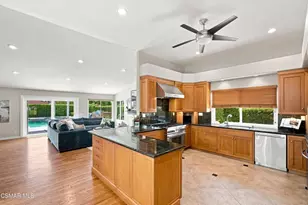 5500 Liverpool Ct, Oak Park, CA 91377 - Photo 14