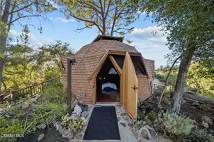 2025 McKain St, Calabasas, CA 91302 - Photo 2