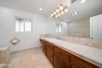 587 Calle Sequoia, Thousand Oaks, CA 91360 - Photo 18