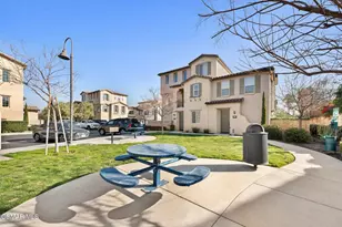 425 Stratus Ln, Simi Valley, CA 93065 - Photo 28