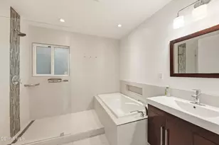 5076 Escobedo Dr, Woodland Hills, CA 91364 - Photo 20