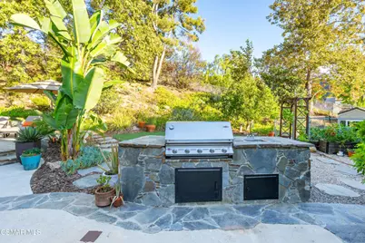 2085 Casual Court, Simi Valley, CA 93065 - Photo 38