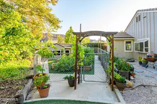 2085 Casual Ct, Simi Valley, CA 93065 - Photo 40