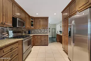 1041 Balsamo Ave, Simi Valley, CA 93065 - Photo 10