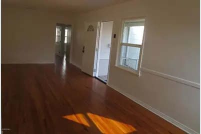 19128 Delano Street, Tarzana, CA 91335 - Photo 2