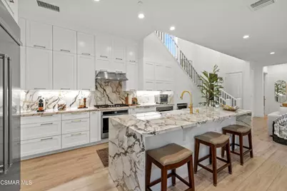20811 W Bur Oak Circle, Porter Ranch, CA 91326 - Photo 2