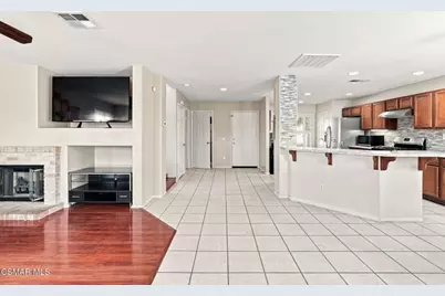 28318 Milbrook Place, Castaic, CA 91384 - Photo 4