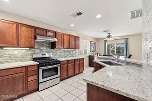 28318 Milbrook Pl, Castaic, CA 91384 - Photo 6