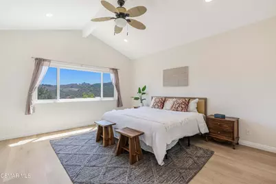 688 Velarde Drive, Thousand Oaks, CA 91360 - Photo 4
