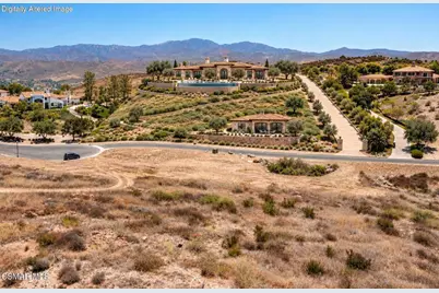 70 Presidential Drive, Simi Valley, CA 93065 - Photo 2