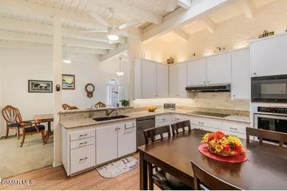 784 N Woodlawn Drive, Thousand Oaks, CA 91360 - Photo 12